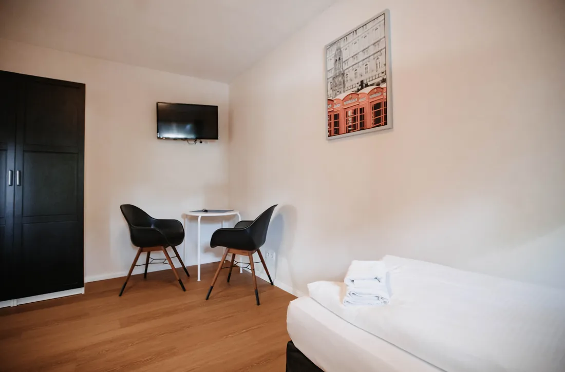 Comfort double room with seating area at Arcade Hostel Hamburg